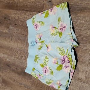 Shorts with pockets in front and back.